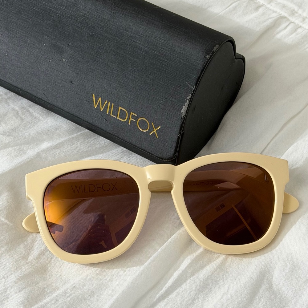 Wildfox Classic‎ Fox Sunglasses Womens OS Beige Retro Square Logo Eyewear Case